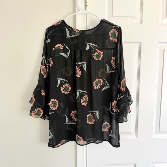 CAbi Women’s LA-DI-DA Black Floral Chiffon 3/4 Ruffle Bell Sleeve Blouse M Boho - Picture 7 of 10